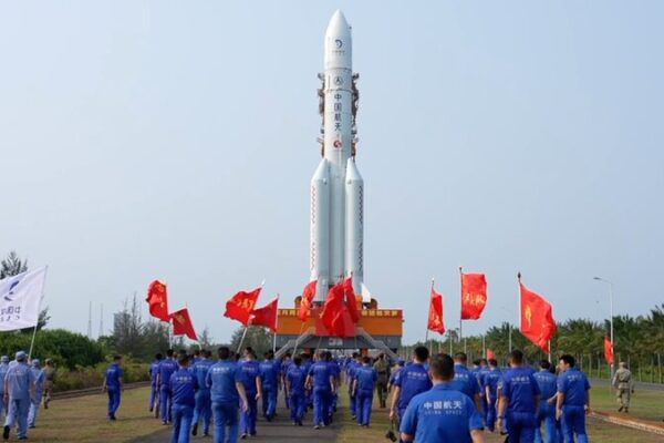 China se prepara para lanzar la sonda lunar Chang’e-6 a principios de mayo en una misión histórica a la Luna China_se_prepara_para_lanzar_la_sonda_lunar_Chang_e_6_a_principios_de_mayo_en_una_misio_n_histo_rica_a_la_Luna video poster