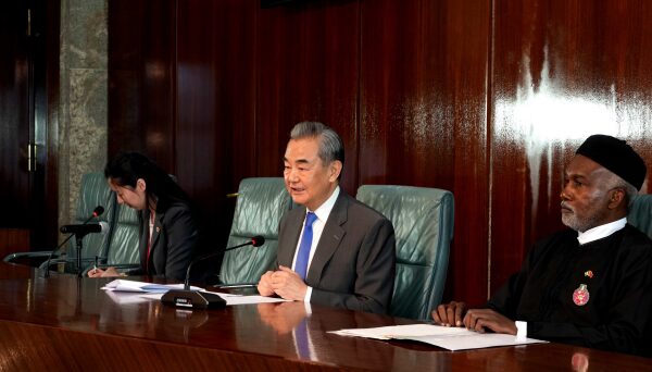 China y África: Wang Yi propone una comunidad de futuro compartido 🌍✨ China_y_A_frica__Wang_Yi_propone_una_comunidad_de_futuro_compartido___