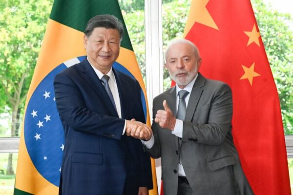 China y Brasil Forjan una Asociación Dorada por un Mundo Justo y Sostenible 🌎🤝 China_y_Brasil_Forjan_una_Asociacio_n_Dorada_por_un_Mundo_Justo_y_Sostenible___