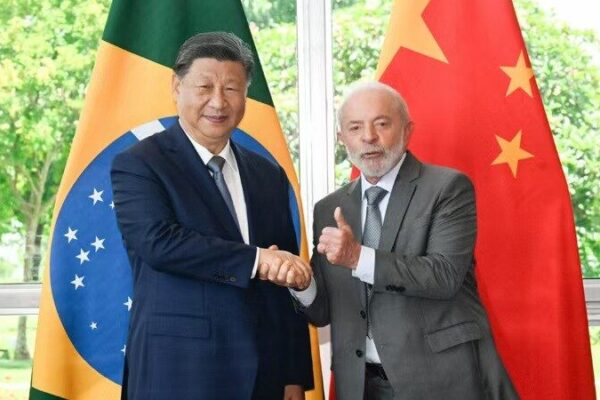 China y Brasil Fortalecen Lazos: ¡Un Impulso para las Cadenas Globales de Suministro! 🌎✨ China_y_Brasil_Fortalecen_Lazos___Un_Impulso_para_las_Cadenas_Globales_de_Suministro____ video poster