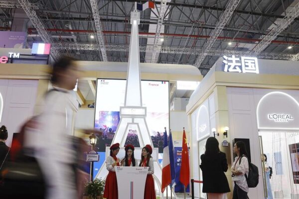 China y Francia celebran 60 años de amistad en la CIIE 🎉 China_y_Francia_celebran_60_an_os_de_amistad_en_la_CIIE__