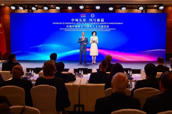 China_y_Hungri_a_celebran_75_an_os_con_un_intercambio_cultural_e_pico_en_Budapest