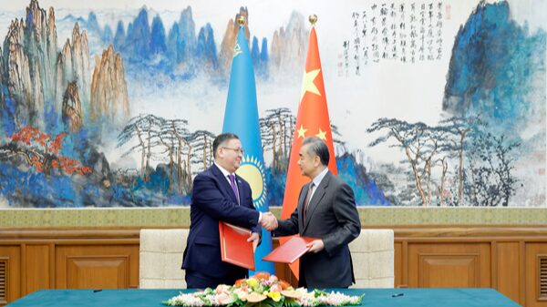 China y Kazajistán Forjan Lazos Más Fuertes con el Primer Diálogo Estratégico 🚀 China_y_Kazajista_n_Forjan_Lazos_Ma_s_Fuertes_con_el_Primer_Dia_logo_Estrate_gico__