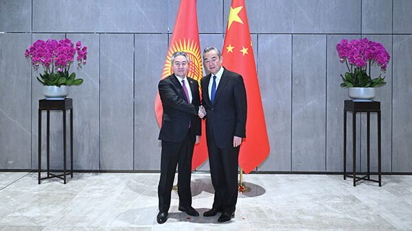 _China_y_Kirguista_n_fortalecen_su_amistad__nuevo_ferrocarril_y_ma_s___