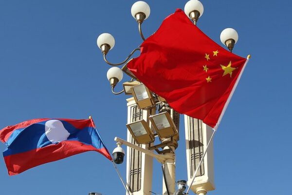 ¡China y Laos fortalecen su amistad: Trenes de alta velocidad y comercio sin aranceles! 🚄🤝 _China_y_Laos_fortalecen_su_amistad__Trenes_de_alta_velocidad_y_comercio_sin_aranceles____