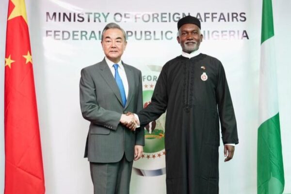 ¡China y Nigeria: Un Dúo Dinámico en el Escenario Global! 🌍🤝 _China_y_Nigeria__Un_Du_o_Dina_mico_en_el_Escenario_Global____