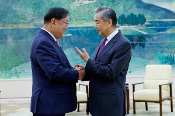 China_y_ROK_refuerzan_la_amistad__Wang_Yi_se_reu_ne_con_Kim_Tae_nyeon__