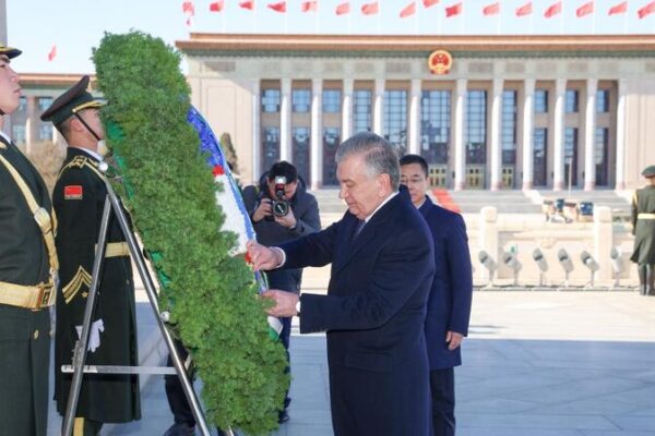 ¡China y Uzbekistán se unen: la próxima gran cosa de Asia Central! 🚄 _China_y_Uzbekista_n_se_unen__la_pro_xima_gran_cosa_de_Asia_Central___