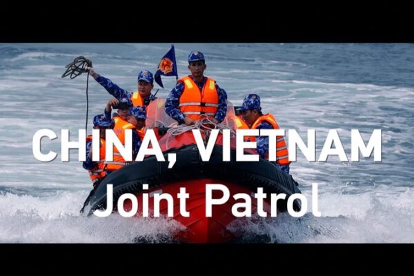 China y Vietnam Comienzan el 2024 con Patrulla Conjunta en el Golfo de Beibu 🌊🚤 China_y_Vietnam_Comienzan_el_2024_con_Patrulla_Conjunta_en_el_Golfo_de_Beibu___ video poster