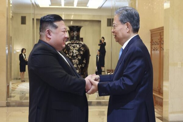 China_y_la_RPDC_fortalecen_lazos__Zhao_Leji_se_reu_ne_con_Kim_Jong_Un_en_Pyongyang