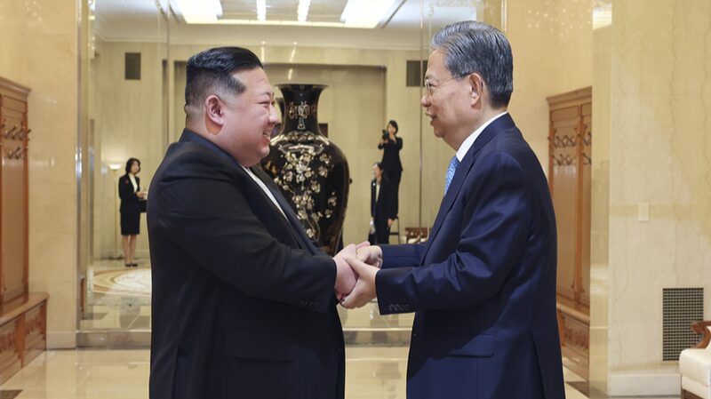 China_y_la_RPDC_fortalecen_lazos__Zhao_Leji_se_reu_ne_con_Kim_Jong_Un_en_Pyongyang