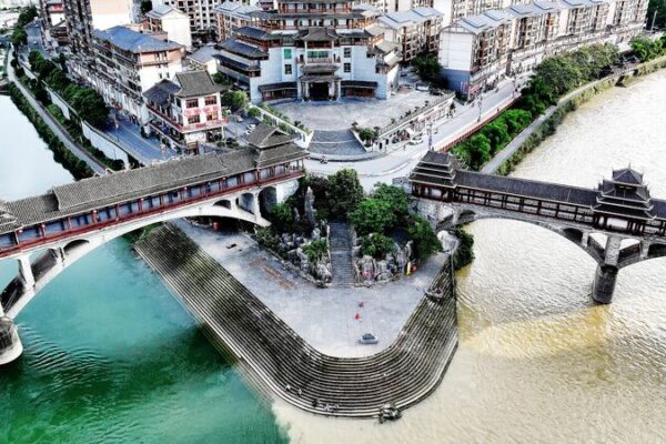 Choque_de_Ri_os__Una_Impresionante_Demostracio_n_de_la_Dualidad_de_la_Naturaleza_en_Guizhou___