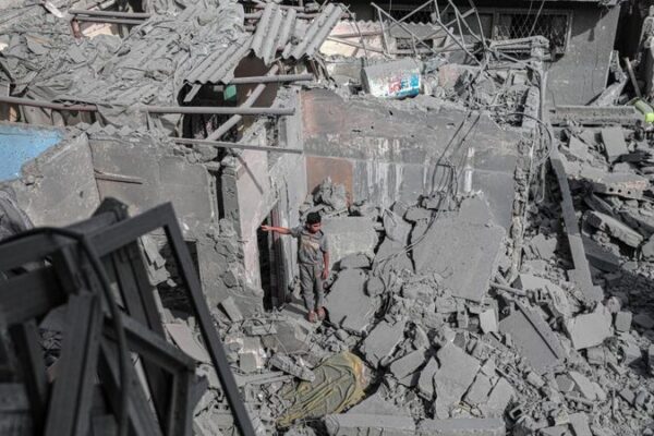 Cicatrices invisibles: El impacto duradero de la guerra en los niños 💔 Cicatrices_invisibles__El_impacto_duradero_de_la_guerra_en_los_nin_os__