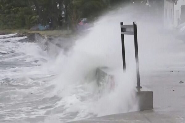 ¡Ciclón tropical Kirrily deja a miles sin luz en Queensland, Australia! _Ciclo_n_tropical_Kirrily_deja_a_miles_sin_luz_en_Queensland__Australia_