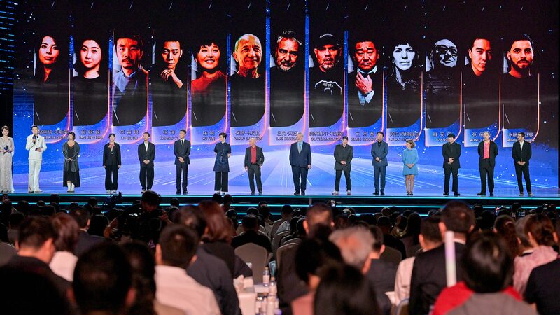 Cine_junto_al_mar__El_Festival_de_Cine_de_Hainan_comienza_con_estrellas_y_especta_culos