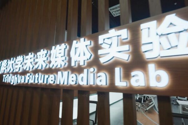 Clase_Caravana_en_la_Universidad_de_Tsinghua__Sabiduri_a_Antigua_se_Encuentra_con_Viajes_Modernos video poster