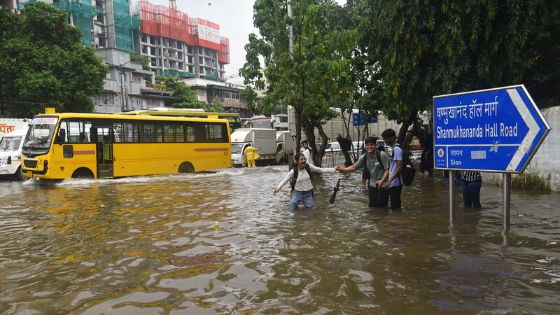 _Clases_canceladas_y_exa_menes_pospuestos_en_Mumbai_por_lluvias_intensas____