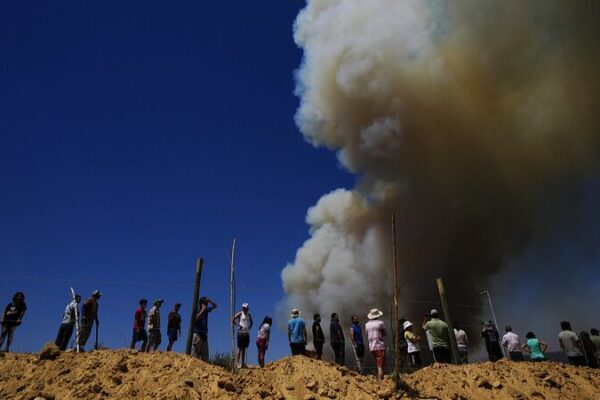 Clima Extremo en Todo el Mundo: Incendios, Inundaciones y Sequías 🌍🔥🌊 Clima_Extremo_en_Todo_el_Mundo__Incendios__Inundaciones_y_Sequi_as____