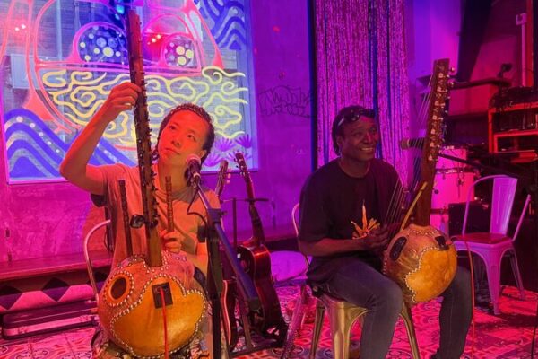 Cómo el Amor de Liu Chen por el Instrumento Kora Conecta China y África 🎶 Co_mo_el_Amor_de_Liu_Chen_por_el_Instrumento_Kora_Conecta_China_y_A_frica__
