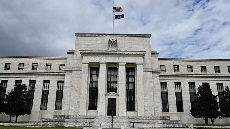 Co_mo_las_Altas_Tasas_de_Intere_s_de_la_Fed_Afectan_la_Economi_a_Global__