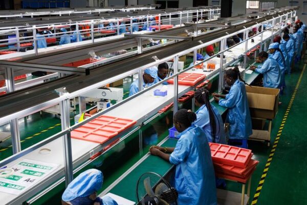 Cómo las Empresas Privadas Chinas Están Dando Forma al Futuro de África 🌍 Co_mo_las_Empresas_Privadas_Chinas_Esta_n_Dando_Forma_al_Futuro_de_A_frica__