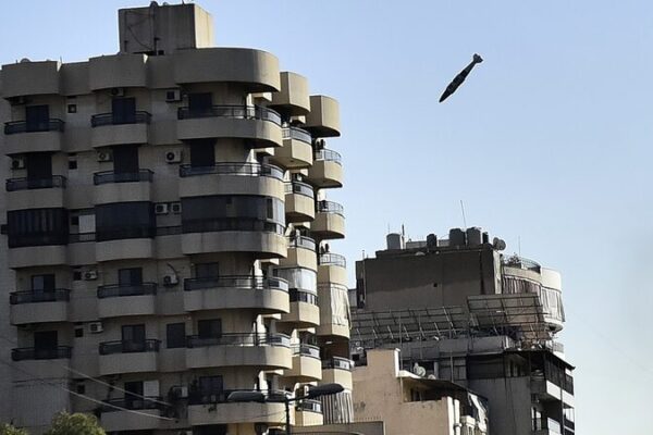 Colapsa_un_edificio_enorme_mientras_Israel_intensifica_ataques_en_Li_bano__