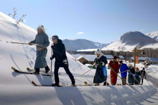 Comienza la Aventura: Explorando las Maravillas de Xinjiang con Exploradores Globales 🌄🎿 Comienza_la_Aventura__Explorando_las_Maravillas_de_Xinjiang_con_Exploradores_Globales___ video poster