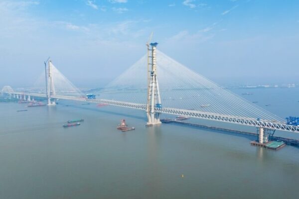 Conexión Histórica: El Puente Atirantado Más Grande del Mundo Une Sus Secciones en el Este de China Conexio_n_Histo_rica__El_Puente_Atirantado_Ma_s_Grande_del_Mundo_Une_Sus_Secciones_en_el_Este_de_China