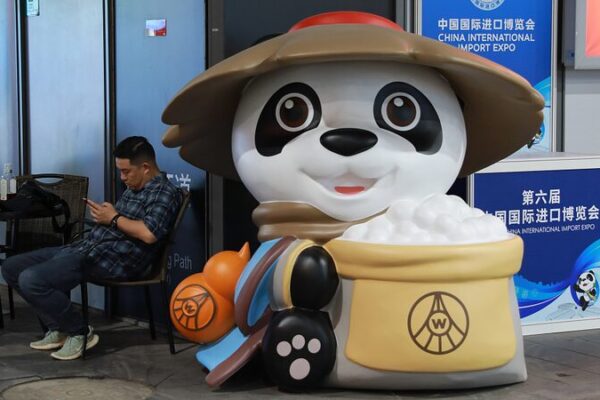Conoce a Jinbao, el adorable panda que cautiva en la CIIE Conoce_a_Jinbao__el_adorable_panda_que_cautiva_en_la_CIIE