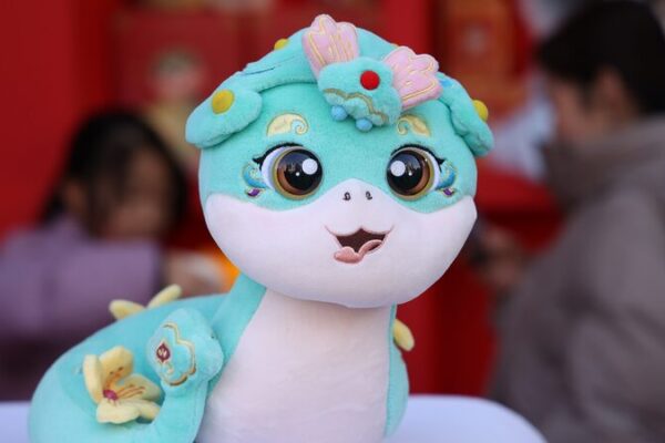 Conoce a ‘Si Shengsheng’: ¡Adorable Mascota de la Gala del Festival de Primavera de CMG 2025 Debuta en Shanghái! Conoce_a__Si_Shengsheng____Adorable_Mascota_de_la_Gala_del_Festival_de_Primavera_de_CMG_2025_Debuta_en_Shangha_i_