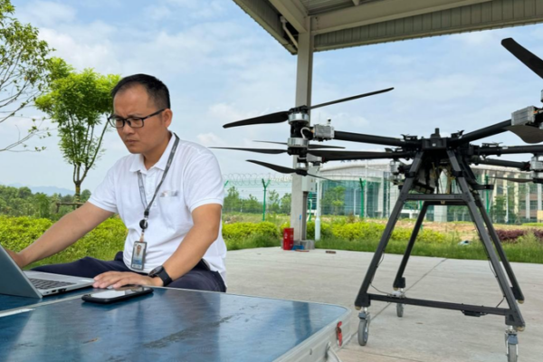 Conoce al Piloto de Drones que Entrega Té y Sangre que Salva Vidas en China 🚁🍵 Conoce_al_Piloto_de_Drones_que_Entrega_Te__y_Sangre_que_Salva_Vidas_en_China___