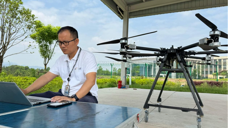 Conoce_al_Piloto_de_Drones_que_Entrega_Te__y_Sangre_que_Salva_Vidas_en_China___