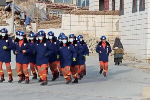 Continu_an_los_esfuerzos_de_rescate_tras_terremoto_en_el_condado_de_Dingri_en_Xizang video poster