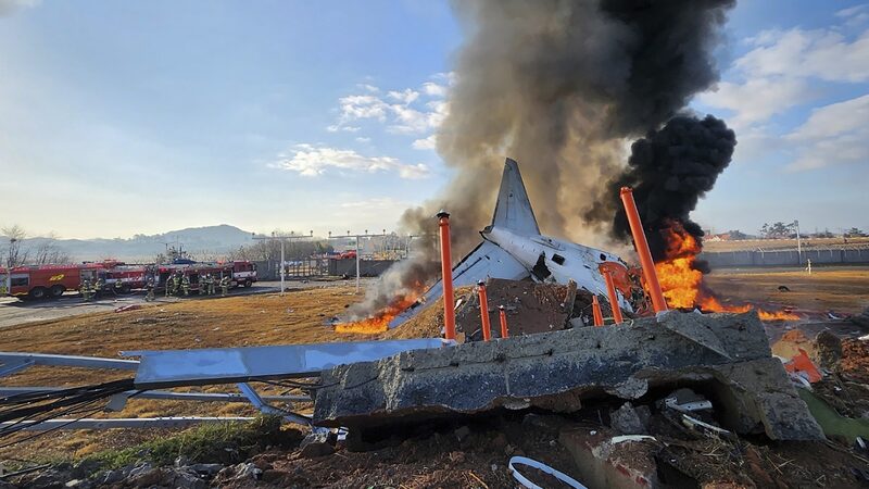 Corea_del_Sur_lamenta_mientras_accidente_ae_reo_de_Jeju_Air_cobra_151_vidas__