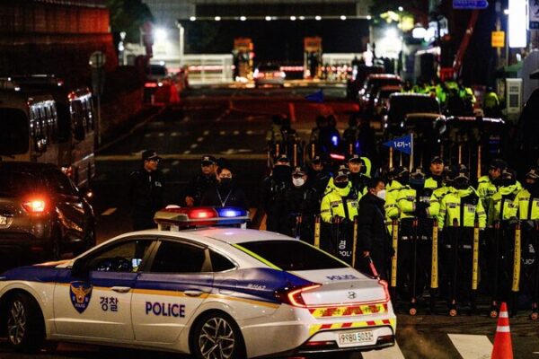 Crisis_en_Corea_del_Sur__Presidente_Yoon_enfrenta_posible_destitucio_n_tras_revocar_ley_marcial video poster