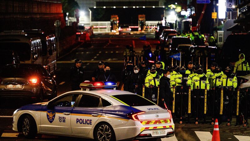 Crisis_en_Corea_del_Sur__Presidente_Yoon_enfrenta_posible_destitucio_n_tras_revocar_ley_marcial video poster