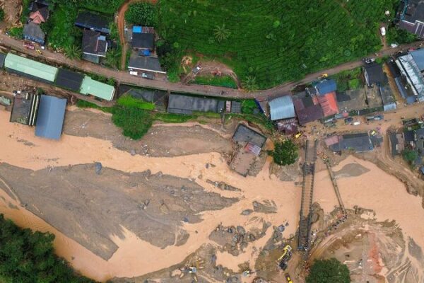 Cuatro_sobrevivientes_rescatados_tres_di_as_despue_s_de_deslizamientos_de_tierra_en_Kerala