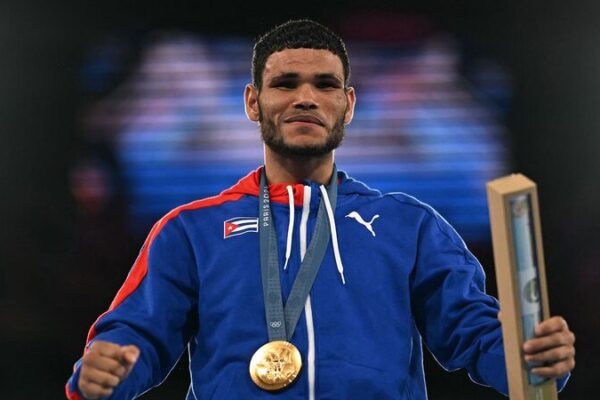 ¡Cuba Gana Oro! 🥇 Álvarez Hace Historia en el Boxeo de París 2024 _Cuba_Gana_Oro____A_lvarez_Hace_Historia_en_el_Boxeo_de_Pari_s_2024