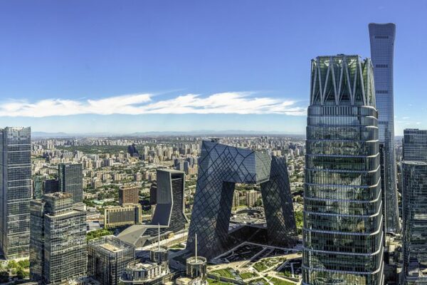 Da_un_Paseo_Roma_ntico_por_el_Vibrante_Distrito_Central_de_Negocios_de_Peki_n__ video poster