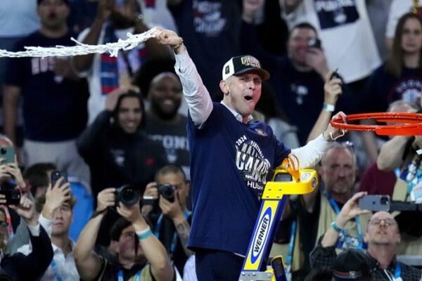 Dan Hurley rechaza a los Lakers para perseguir el tercer título con UConn 🏀🏆 Dan_Hurley_rechaza_a_los_Lakers_para_perseguir_el_tercer_ti_tulo_con_UConn___
