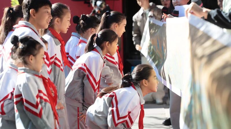 Dando_vida_al_arte_antiguo___Un_Tapiz_de_una_Tierra_Legendaria__inspira_a_estudiantes_en_Beijing