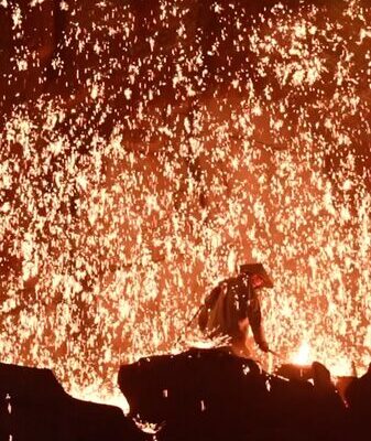 Datiehua__Los_Antiguos_Fuegos_Artificiales_de_Hierro_de_China_Que_Iluminan_el_Cielo__ video poster