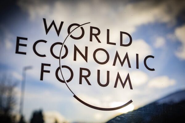 Davos 2025: Líderes Globales Se Unen para la Era Inteligente Davos_2025__Li_deres_Globales_Se_Unen_para_la_Era_Inteligente video poster
