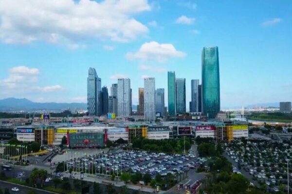 De 30,000 yuan a $100 millones: El inspirador viaje de un comerciante jordano en Yiwu De_30_000_yuan_a__100_millones__El_inspirador_viaje_de_un_comerciante_jordano_en_Yiwu video poster