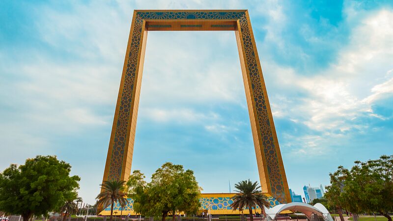De_Arena_a_Skyline__El_Dubai_Frame_Une_Pasado_y_Futuro video poster