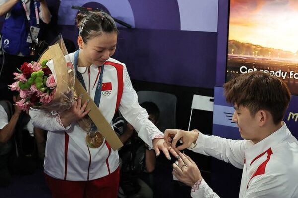 De_Oro_a____Momento_Inolvidable_de_la_Estrella_de_Ba_dminton_China_en_los_Juegos_Oli_mpicos_de_Pari_s