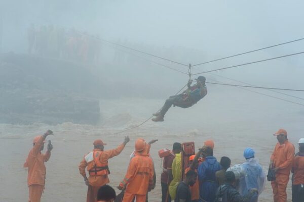 De_deslizamientos_en_la_India_al_caos_global__El_clima_extremo_hoy___