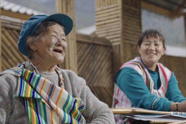 De las dificultades a la esperanza: El viaje transformador de Dulongjiang De_las_dificultades_a_la_esperanza__El_viaje_transformador_de_Dulongjiang video poster