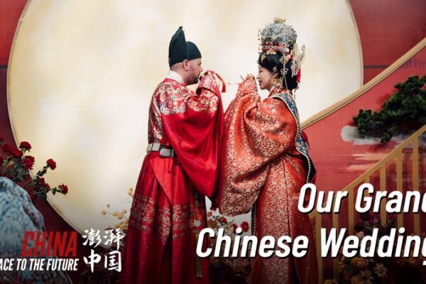 De los EE.UU. a China: El Viaje de Brian hacia una Gran Boda China De_los_EE_UU__a_China__El_Viaje_de_Brian_hacia_una_Gran_Boda_China video poster