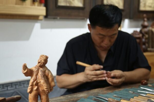 💫 De raíces al arte: Tallados en madera de jujube del maestro de Shaanxi __De_rai_ces_al_arte__Tallados_en_madera_de_jujube_del_maestro_de_Shaanxi
